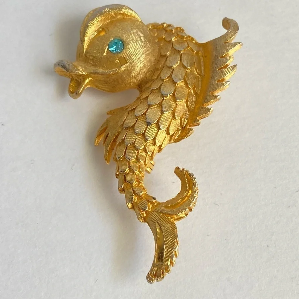 Vintage 50s Fish Brooch Mythological Sea Creature Seahorse Dolphin Gold Pin - Picture 2 of 8